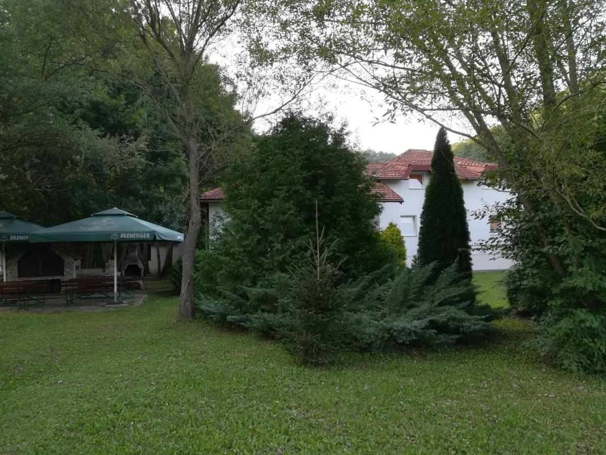 Villa Nana Kulen Vakuf Bagian luar foto