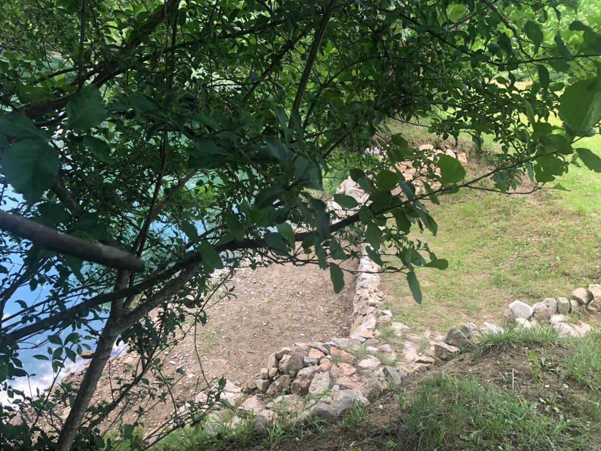 Villa Nana Kulen Vakuf Bagian luar foto